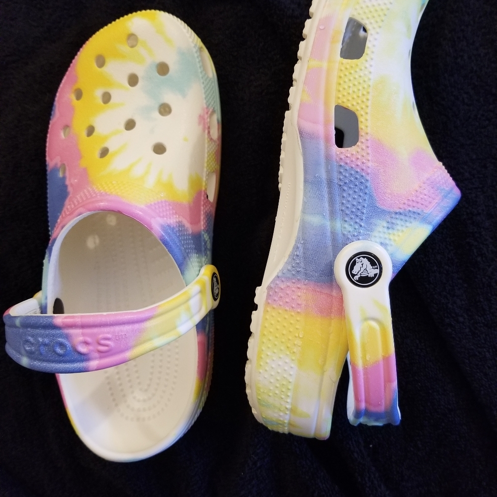 Crocs size 9